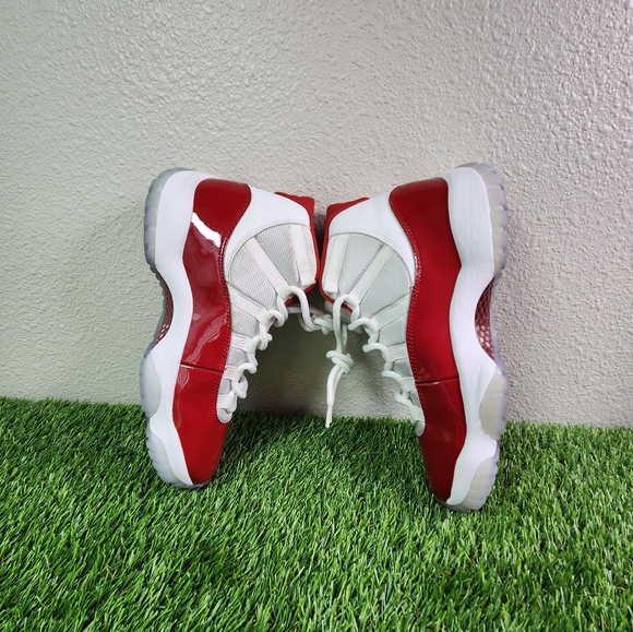 Air Jordan 11 Cherry Red Men's Size 10 - Picture 4 of 7